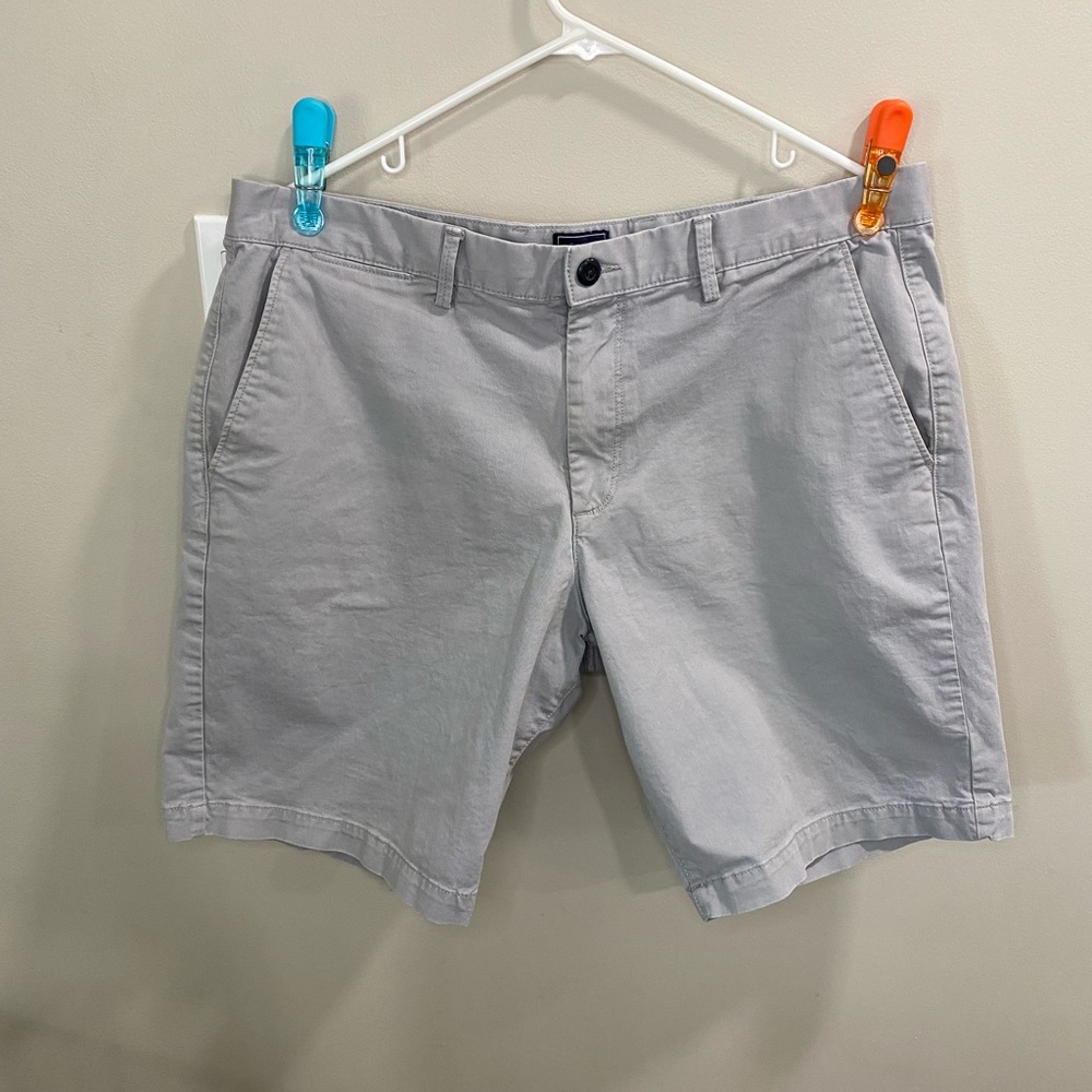 Men’s GAP flat front shorts, gray, size 35